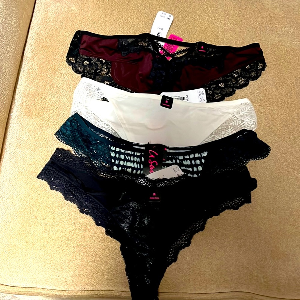 4 pair medium nwt panties